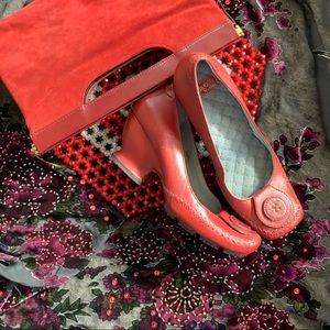 8M Clark’s Indigo Red Leather Button Mary Janes